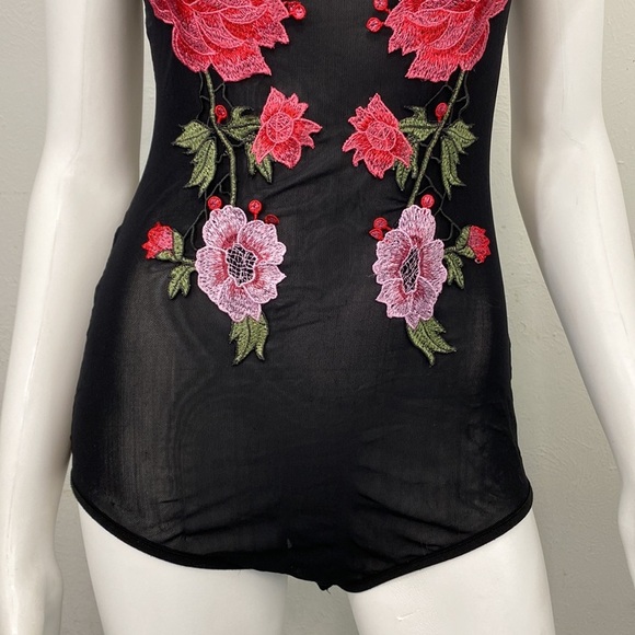 Sheer Black Embroidered rose body suit Sz M - Picture 3 of 6